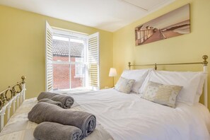 Iron/ironing board, travel cot, free WiFi, bed sheets - 2 Bed in Weymouth (oc-wy492) (Weymouth)