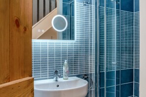 Towels - 3 Bed in Whitby (oc-h33106) (Whitby)