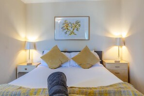 Travel cot, free WiFi, bed sheets - 2 Bed in Weymouth (oc-wy406) (Weymouth)