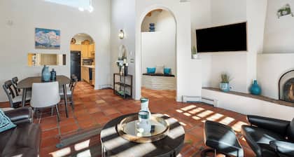 Casa Viaje, Pet Friendly, 2BR/2BA home just 10 minutes from the Plaza.