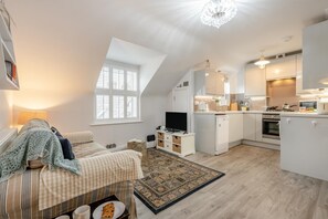 TV - 2 Bed in Swanage (oc-wy527) (Swanage)
