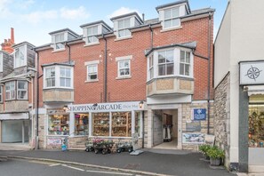 Exterior - 2 Bed in Swanage (oc-wy527) (Swanage)