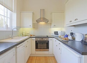 Microwave, oven, dishwasher, high chair - 1 Bed in Parham (oc-gdnv) (Parham)
