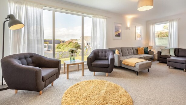 Unclassified image, 1 of 9, button - 3 Bed in Croyde (oc-f33111) (Croyde)