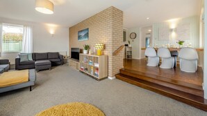 Unclassified image, 5 of 9, button - 3 Bed in Croyde (oc-f33111) (Croyde)