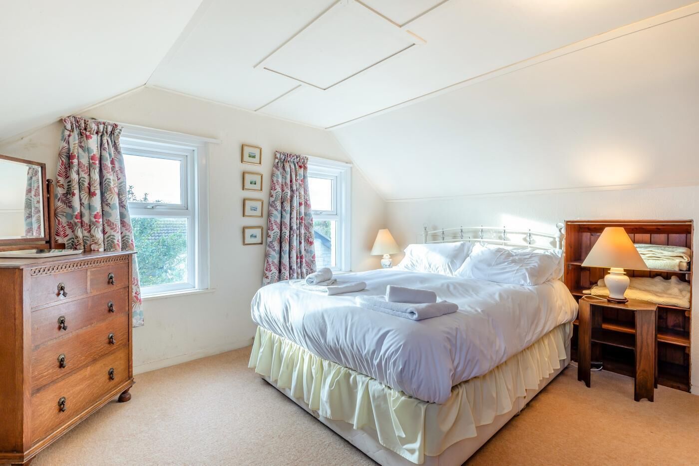Iron/ironing board, free WiFi, bed sheets