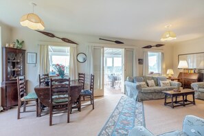 TV - 4 Bed in Worth Matravers (oc-wy115) (Worth Matravers)