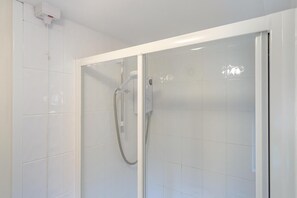 Towels - 4 Bed in Worth Matravers (oc-wy115) (Worth Matravers)