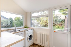 Interior - 4 Bed in Worth Matravers (oc-wy115) (Worth Matravers)