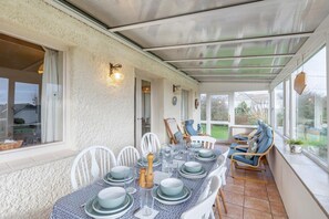 Outdoor dining - 4 Bed in Worth Matravers (oc-wy115) (Worth Matravers)