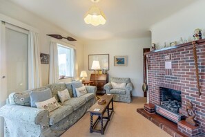 TV - 4 Bed in Worth Matravers (oc-wy115) (Worth Matravers)