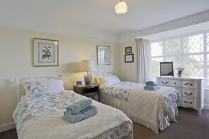 Silitysrauta/-lauta, ilmainen Wi-Fi, vuodevaatteet