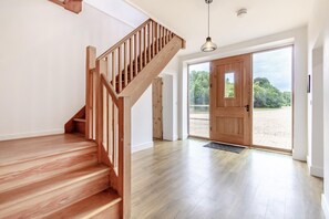 Interior - 6 Bed in Three Holes (oc-t31855) (Upwell)
