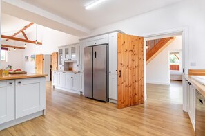 Interior - 6 Bed in Three Holes (oc-t31855) (Upwell)
