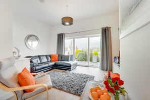 TV - 1 Bed in Swanage (oc-wy549) (Swanage)