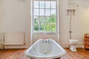 Hair dryer, towels - 9 Bed in Three Holes (oc-l31856) (Upwell)