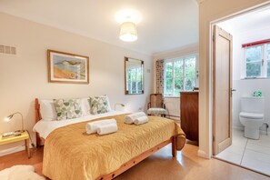 Iron/ironing board, free WiFi, bed sheets - 3 Bed in Worth Matravers (oc-wy334) (Worth Matravers)