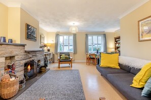 TV - 3 Bed in Worth Matravers (oc-wy334) (Worth Matravers)