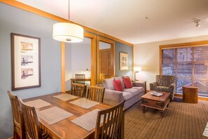 TV, fireplace, DVD player - Whistler Creekside | Ski-in Ski-out Access! (Whistler)