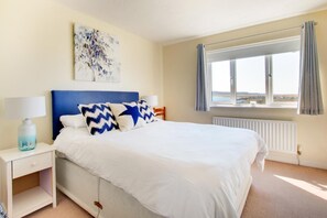 3 bedrooms, iron/ironing board, travel cot, free WiFi - 3 Bed in Wyke Regis (oc-wy511) (Weymouth)
