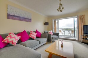 TV - 3 Bed in Wyke Regis (oc-wy511) (Weymouth)