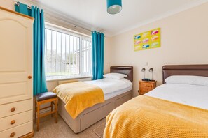 Iron/ironing board, free WiFi, bed sheets - 2 Bed in Reydon (oc-lowrd) (Reydon)