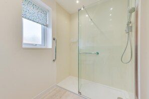 Towels - 2 Bed in Reydon (oc-lowrd) (Reydon)