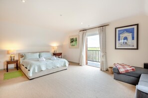 Iron/ironing board, travel cot, free WiFi, bed sheets - 1 Bed in Woodbridge (oc-meb) (Sudbourne)