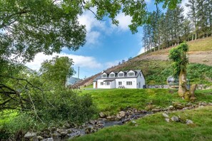Exterior - 3 Bed in Aberystwyth (oc-bow297) (Pontarfynach)