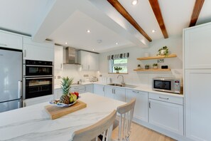 Microwave, oven, dishwasher, high chair - 3 Bed in Aberystwyth (oc-bow297) (Pontarfynach)