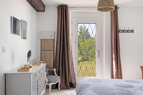 Gîte Le Francvillois: Holiday Home with Private Garden and Wi-Fi