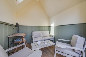 TV - 2 Bed in Wenhaston (oc-spdr) (Wenhaston)
