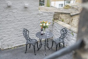 Outdoor dining - 3 Bed in Skipton (oc-g33088) (Skipton)