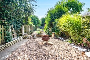 Property grounds - 2 Bed in Reydon (oc-cov) (Reydon)