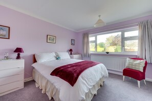 4 bedrooms, iron/ironing board, free WiFi, bed sheets - 4 Bed in Halesworth (oc-willho) (Halesworth)