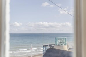 Beach - 5 Bed in Cromer (oc-s32985) (Cromer)