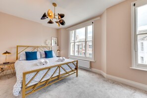 4 bedrooms, iron/ironing board, travel cot, free WiFi - 4 Bed in Southwold (oc-44stra) (Southwold)