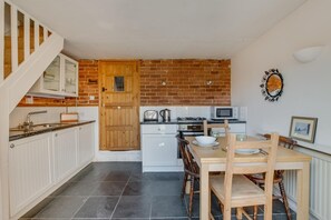 Microwave, oven, cookware/dishes/utensils