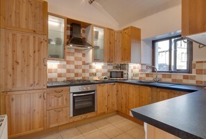 Microwave, oven, dishwasher, high chair - 2 Bed in Settle (oc-ds1038) (Settle)