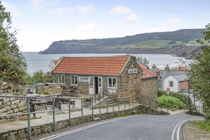 Exterior - 3 Bed in Robin Hoods Bay (oc-s33129) (Robin Hood's Bay)