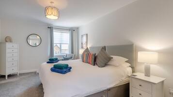 3 bedrooms, iron/ironing board, travel crib, WiFi (free)