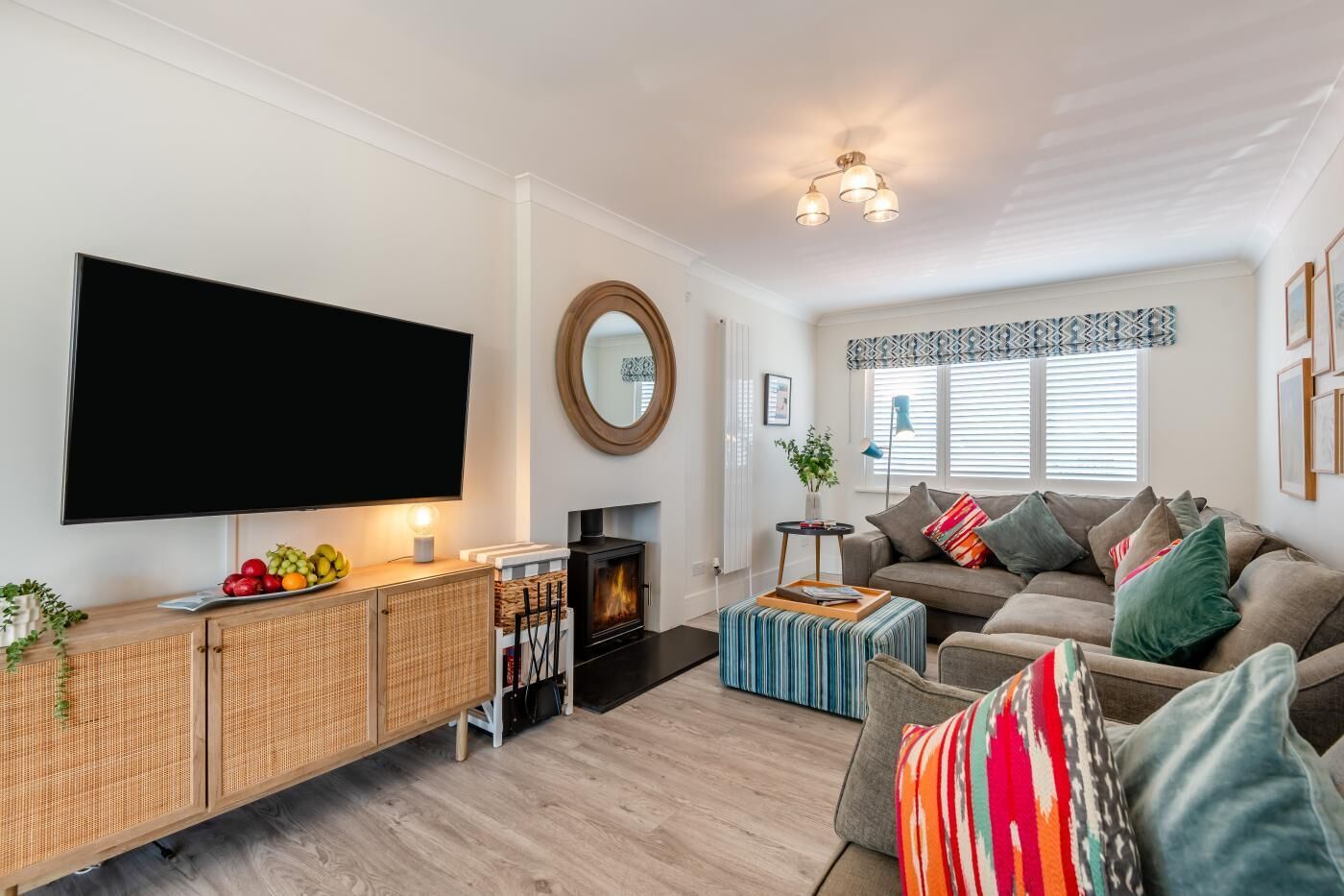 TV, fireplace
