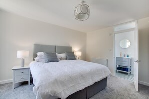 Iron/ironing board, travel cot, free WiFi, bed sheets - 3 Bed in Greatstone (oc-ek777) (Greatstone)
