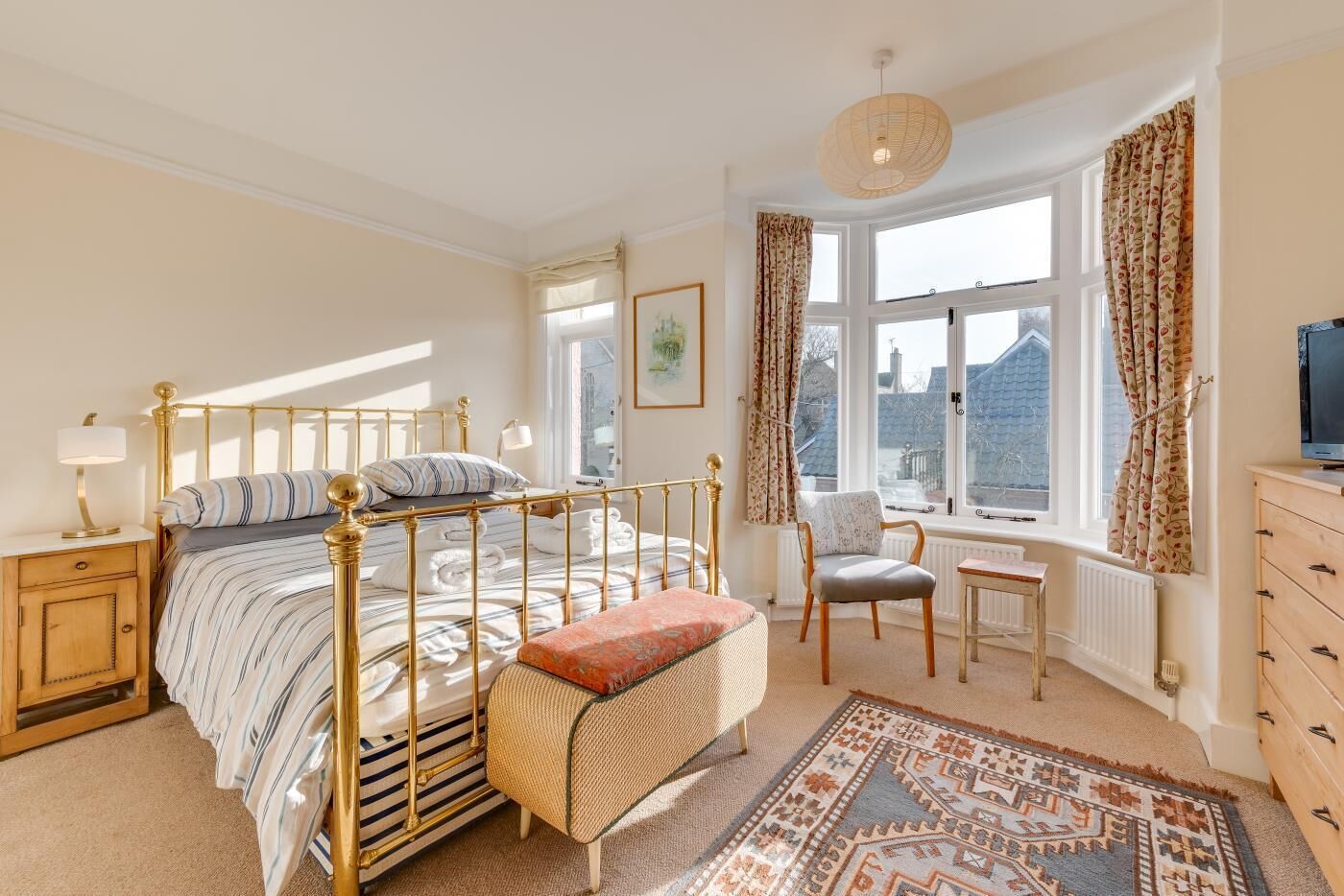 Silitysrauta/-lauta, ilmainen Wi-Fi, vuodevaatteet