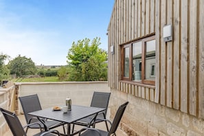 Outdoor dining - 2 Bed in Uttoxeter (oc-q33072) (Prestwood)