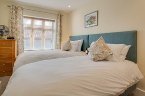 3 bedrooms, iron/ironing board, travel cot, free WiFi - 3 Bed in Sheringham (oc-2170) (Sheringham)