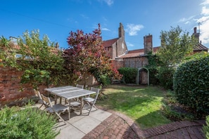 Unclassified image, 4 of 10, button - 4 Bed in Southwold (oc-park) (Southwold)