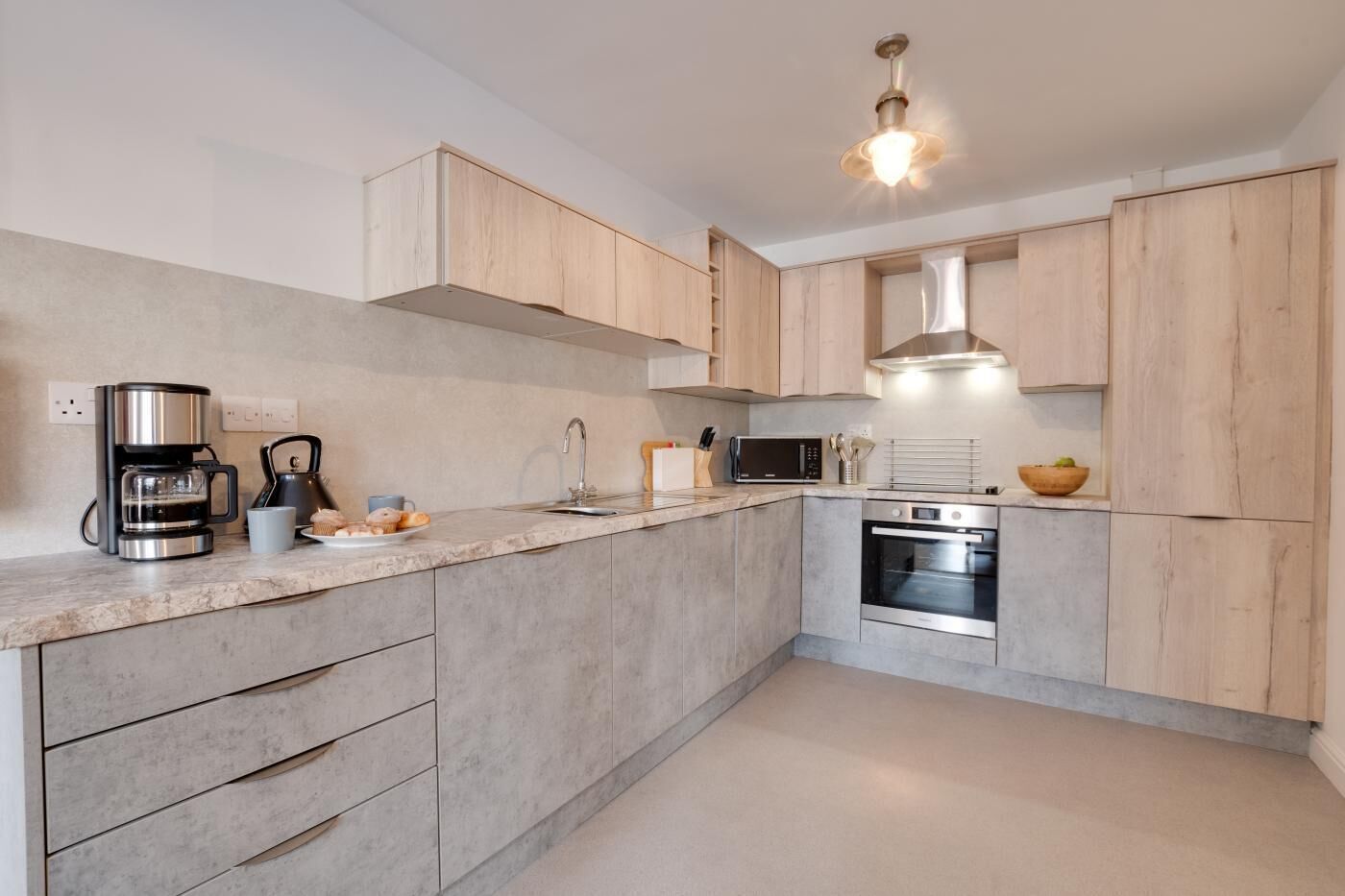 Ovn, oppvaskmaskin og kjøkkenutstyr