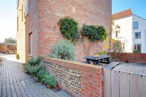 Outdoor dining - 2 Bed in Southwold (oc-tur) (Southwold)