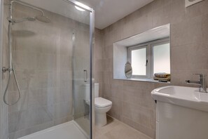 Hair dryer, towels - 2 Bed in Bradley (oc-ds1034) (Bradley)